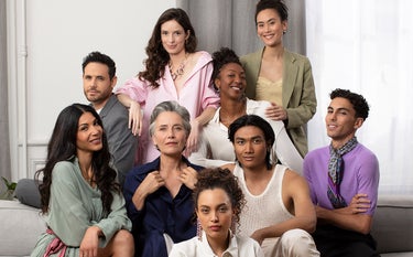 Mujer que recibió tratamiento contra los signos del envejecimiento