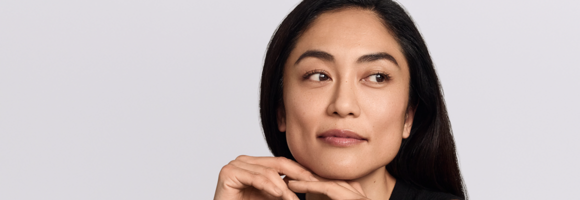 2026_AKARI_Forward-facing_face-two-hands_COLOR_cropped_findaspecialist