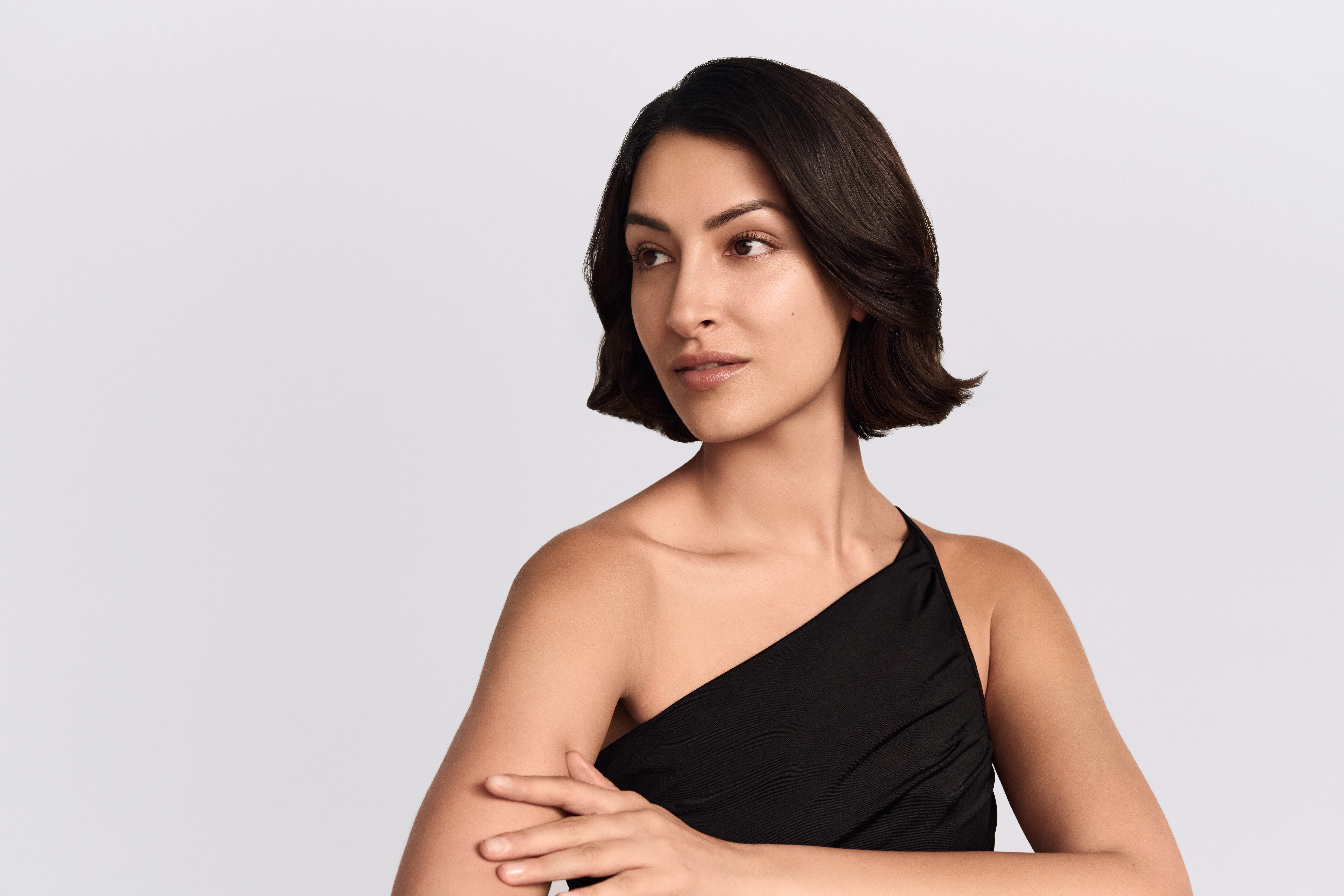 2026_MARLEY_Forward-facing_face-decolletage_COLOR