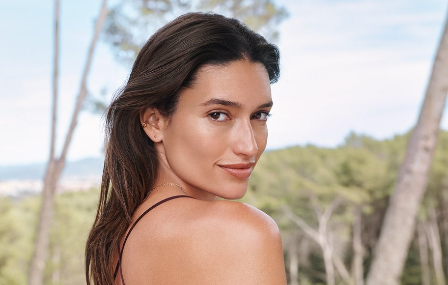 Galderma | Article | Worried about sagging skin? Restore skin that feels a bit more like you again. Do-it-at-home tips. Aesthetic treatments. Collagen stimulating injections.
