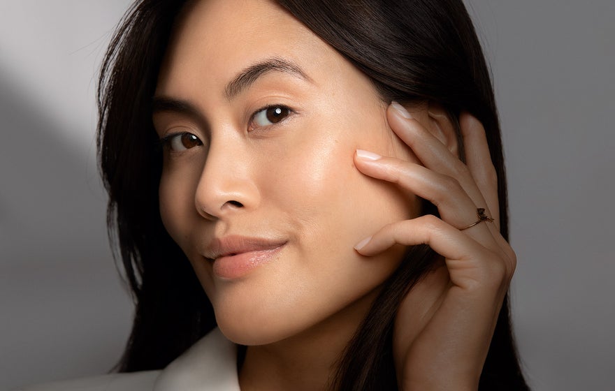 Galderma | Article | Rough skin with enlarged pores are typical signs of an uneven skin texture. Here’s what causes this condition and different aesthetic treatments that may help.