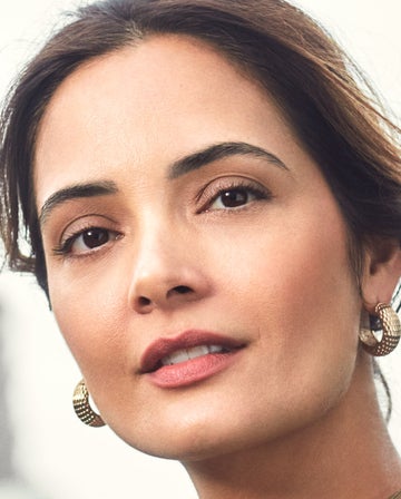 How a well-defined jawline makes you look younger